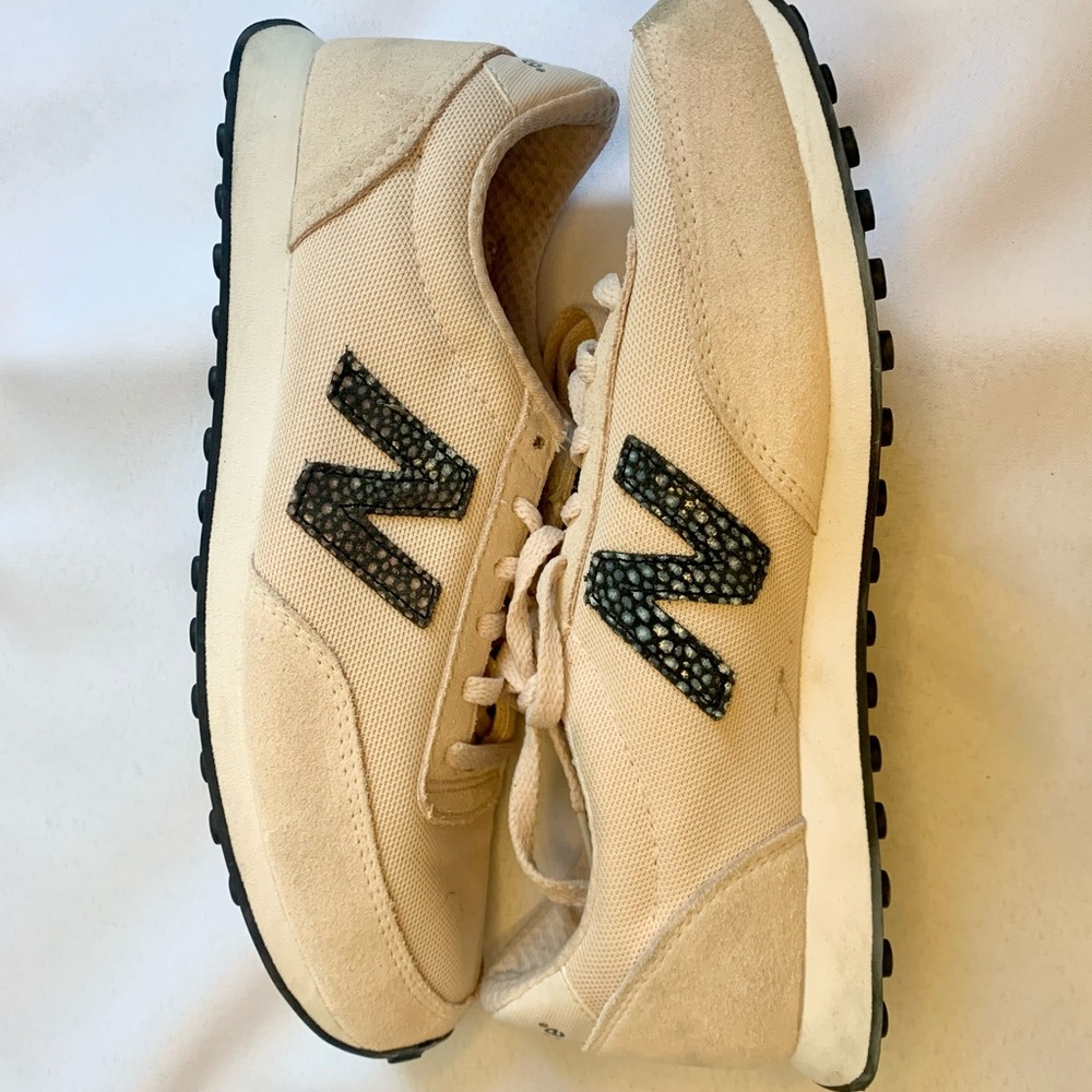 Light Pink Women’s Sz 8.5 New Balance Sneakers